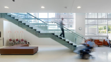 LAMINAM®: Perfekter Boden für den Klinikalltag